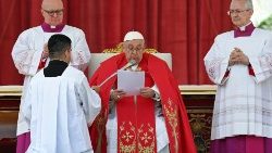 Francisco fez mênção ao assassinato no fim da celebração do Domingo de Ramos