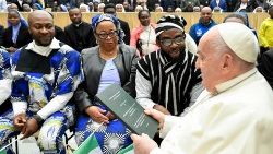 Le Pape François, recevant la communauté catholique nigériane de Rome, lundi 25 mars 2024.