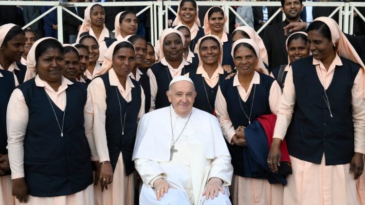 O Papa com o grupo de religiosas de Kerala, na Índia
