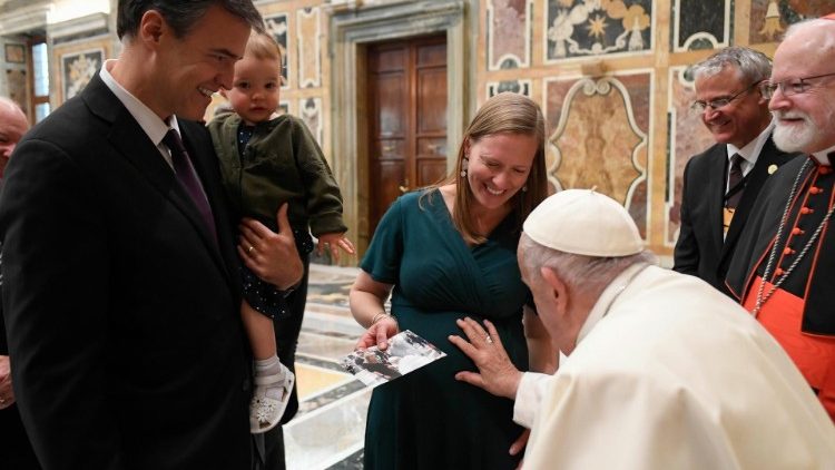 Pope Francis blesses an expectant mother at the audience with The Papal Foundation