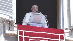 Pope Francis delivers Regina Coeli address in the Vatican (14 April)