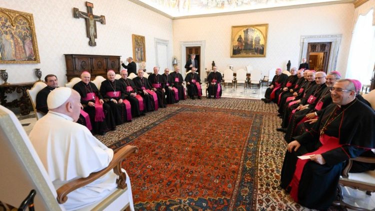I vescovi della Puglia in visita ad Limina