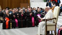 Ferenc pápa beszédet intéz a VII. Piusz pápa halálának 200. évfordulóját ünneplő olasz egyházmegyei zarándoklat résztvevőihez
