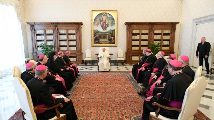 Obispos de Calabria en audiencia con el Papa Francisco durante la visita 'ad limina apostolorum' - lunes 22 de abril de 2024. (Vatican Media)