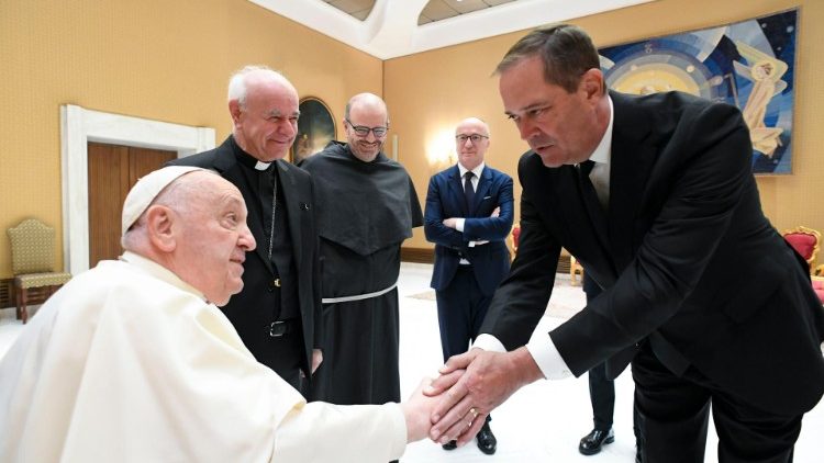Pope Francis receives Cisco CE0 Chuck Robbins in audience