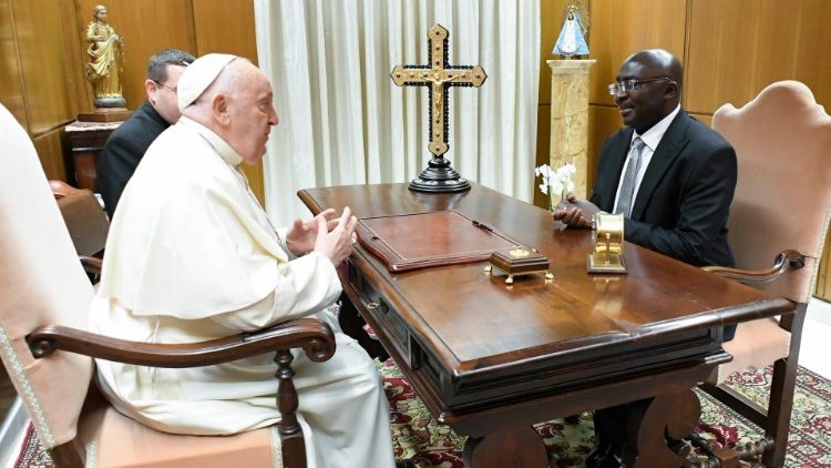 Папа Франциск и вице-президент Республики Гана г-н Махамуду Бавумия (Ватикан, 24 апреля 2024 г.)