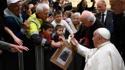 Le Pape lors d'une rencontre le 27 avril 2024 avec les personnes âgées, les grands-parents et les petits-enfants