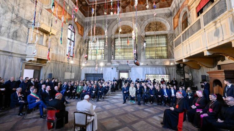Ferenc pápa beszédet intézett a művészekhez velencei lelkipásztori látogatása során