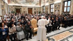 Papa pozdravlja sudionike generalnih kapitula Družbe milosrdne braće i Braće svetoga Gabrijela