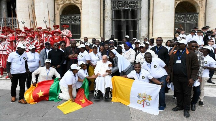El Papa y los peregrinos de la diócesis camerunesa de Buéa