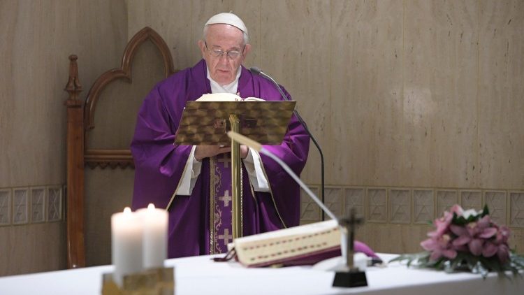 Le Pape célébrant la messe du 18 décembre 2017.