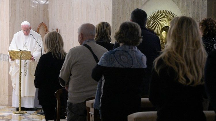 Der Papst feiert Messe mit Angehörigen der Opfer von Rigopiano
