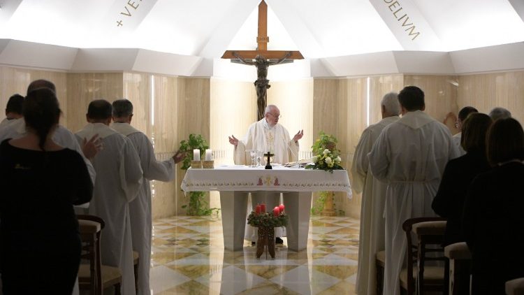 Le Pape François célèbre la messe à Sainte-Marthe, le 14 décembre 2017.
