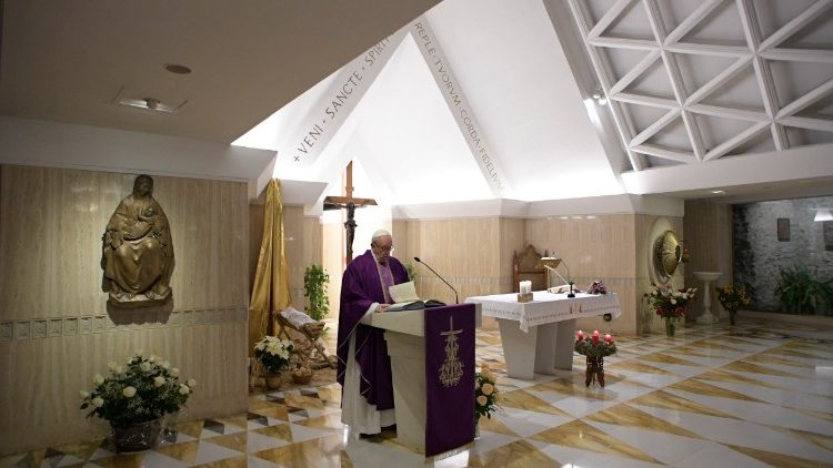 Le Pape prononçant son homélie lors de la messe du 21 décembre 2017 à la Maison Sainte-Marthe.