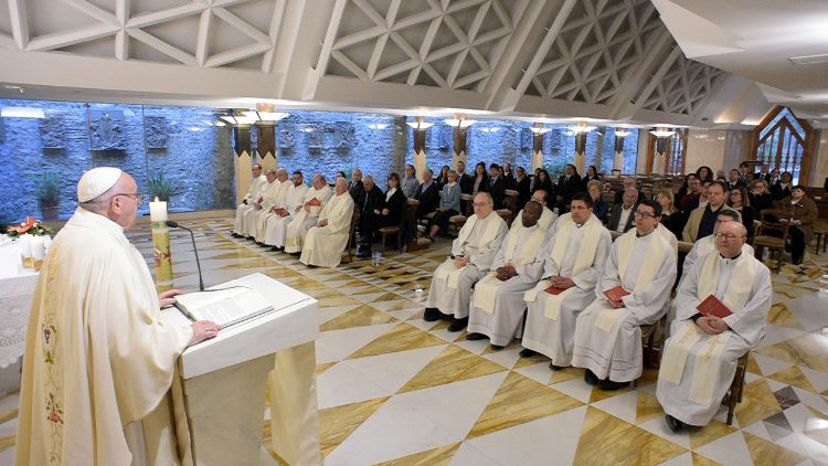 Il Papa alla Messa a Casa Santa Marta