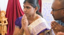 Fiél hindu em oração