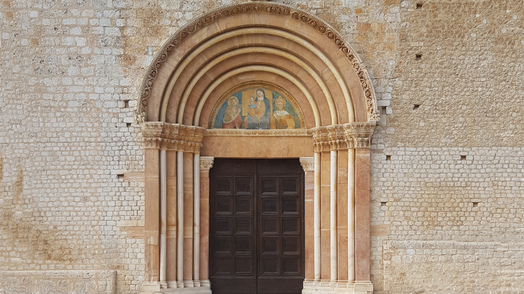 La Porta Santa della basilica di Collemaggio a L'Aquila