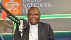 Kardinal Ambongo bei einem Besuch in den Studios von Radio Vatikan