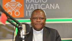 Kardinal Ambongo bei einem Besuch in den Studios von Radio Vatikan
