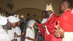 Mgr Matthew Hassan Kukah, évêque de Sokoto (Nigeria), au cours d'une célébration eucharistique