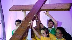 «Hvorfor leter dere etter den levende blant de døde?» Verdensungdomsdagens kors er uten Den korsfestede. Bilde fra Rio de Janeiro, 2013