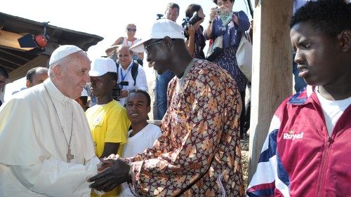 El Papa en Lampedusa, hace diez años el grito contra la indiferencia hacia los hermanos
