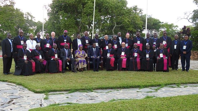 Zambia, Malawi, Zimbabwe Bishops with Zambian Republican President