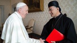 Kard. Béchara Boutros Raï, maronitischer Patriarch von Antiochien und des ganzen Orients, mit Papst Franziskus (Februar 2020)