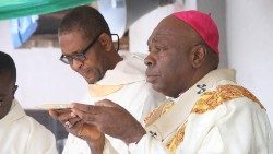 Dom Augustin Obiora Akubeze, Arcebispo de Benin City Augustine (Nigéria)