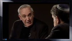 No programa "Bíblia, diálogo vigente" (2001 - Argentina), o ainda cardeal Bergoglio e o rabino Abraham Skorka conversam sobre diversos temas.
