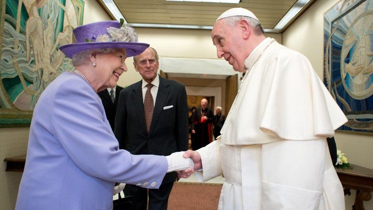 Franziskus 2020 mit Queen Elisabeth II.
