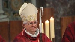 Mgr Olivier Leborgne, évêque d'Arras, est l'un des sept signataires de la déclaration contre la suppression de l'Aide Médicale d'État. 