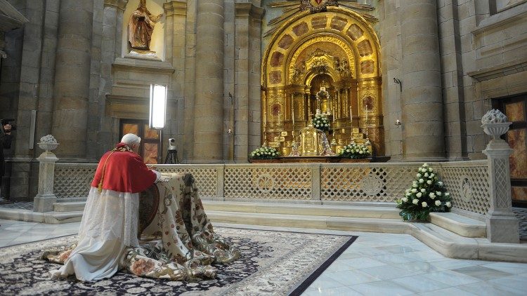 The late Pope Emeritus Benedict XVI in prayer