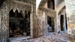 La porte des douze apôtres de l'église Mar Touma des Syriaques-Orthodoxes de Mossoul, vandalisée par Daesh.