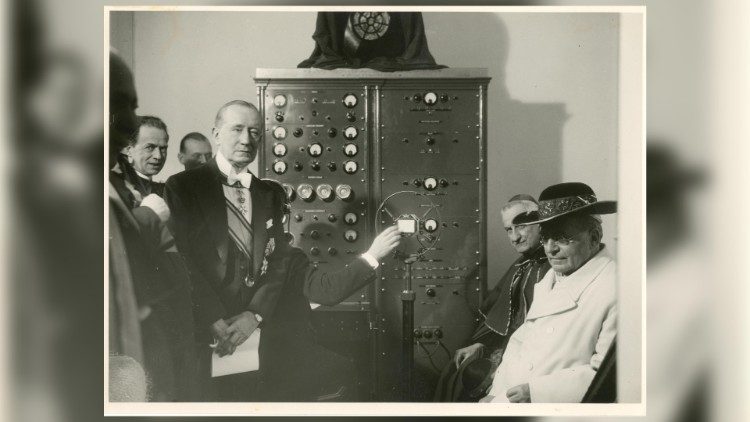 Pius XI. a Guglielmo Marconi při inauguraci Vatikánského rozhlasu