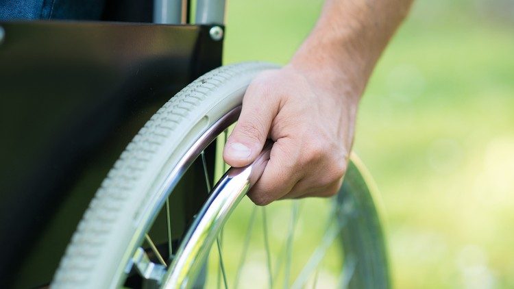 Menschen mit Behinderungen haben teils Schwierigkeiten, am Gemeindeleben teilzunehmen