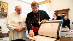 Papst Franziskus im Jahr 2021 bei einem Treffen mit dem Erzbischof von Florenz, Kardinal Giuseppe Betori, der nun in Ruhestand geht