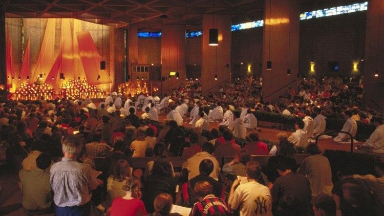 Un incontro della comunità ecumenica di Taizé