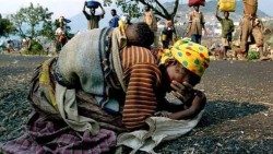 Una donna africana con il suo bambino 