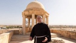 Père Francesco Patton, Custode de Terre Sainte, sur le site du Baptême de Jésus, Qasr al-Yahud sur les rives du Jourdain. 