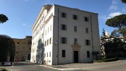 Il palazzo che ospita gli Uffici giudiziari dello Stato della Città del Vaticano