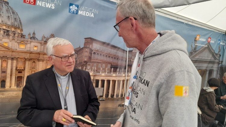 Erzbischof Koch im Juni 2022 mit Hans-Werner Lichter vom Verein der Freunde von Radio Vatikan