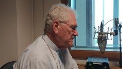 Cardeal Steiner nos estúdios da Rádio Vaticano