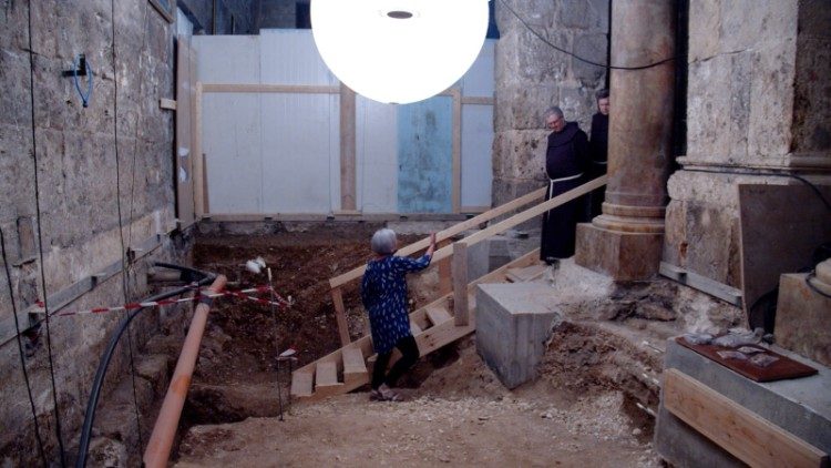 Conservação do piso da Basílica do Santo Sepulcro 