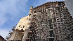 2022.08.28 Visita Papa Francesco a L'Aquila - Interno Duomo