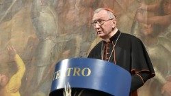 Vigevano, l'intervento del cardinale Pietro Parolin alla conferenza sul ruolo della Chiesa 