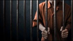 Abp Baturi: Bóg dociera także do więziennej celi