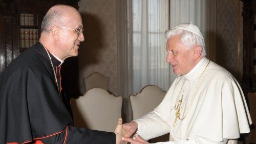 L'hommage du cardinal Bertone à Benoît XVI: l'homme, le Pontife