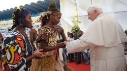 A primeira viagem de Bento XVI ao continente africano foi em 2009