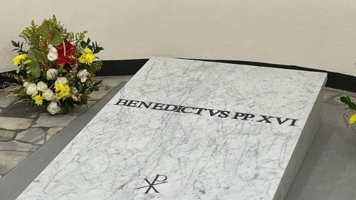 D: Brustkreuz von Benedikt XVI. aus Traunsteiner Kirche entwendet